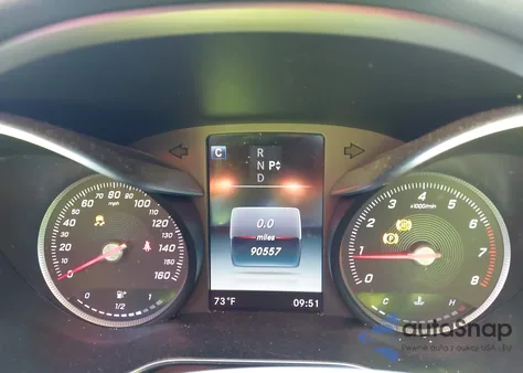 2018 Mercedes-Benz C 300 z USA, uszkodzony, nr VIN 55SWF4JB7JU270618